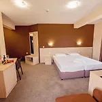 Santa Maria Hotel 2*